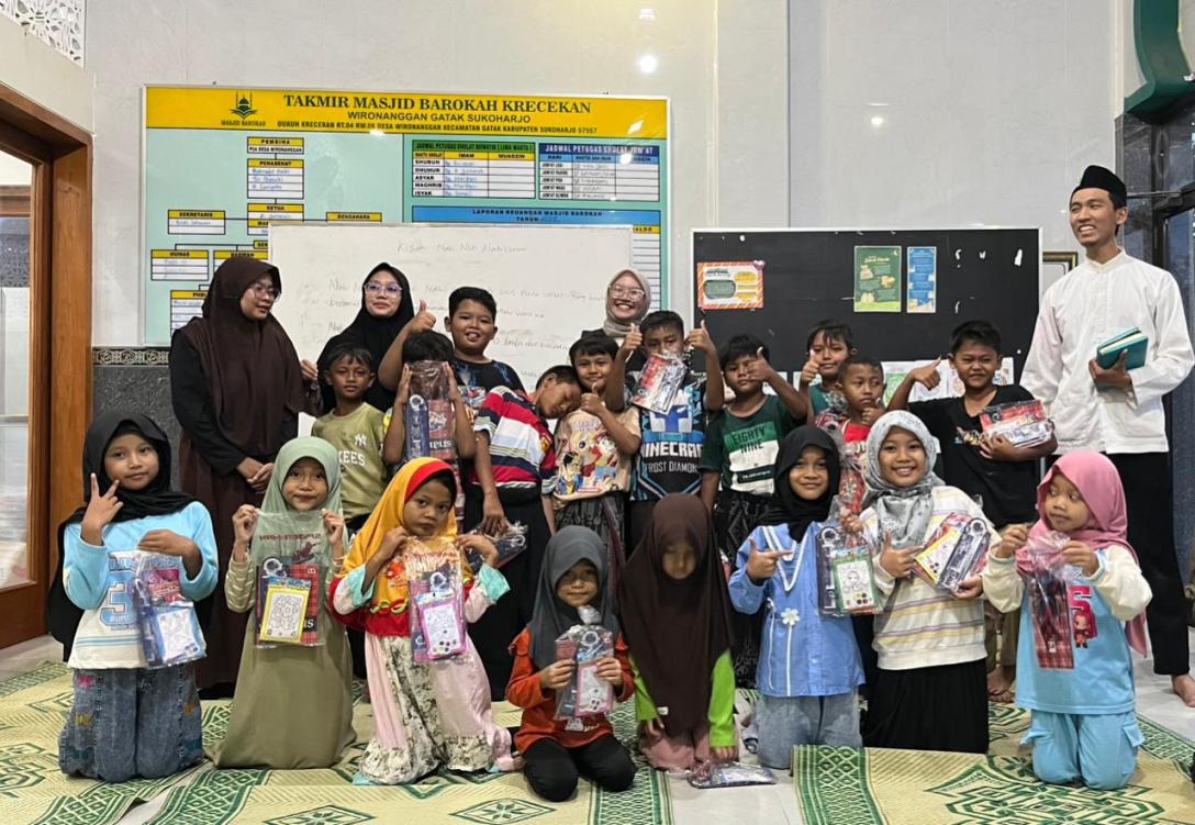 Kegiatan social project donasi alat tulis FYP Journey